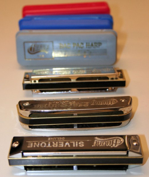 Huang harmonicas back,Silvertone, Star Performer, Bac Pac. 